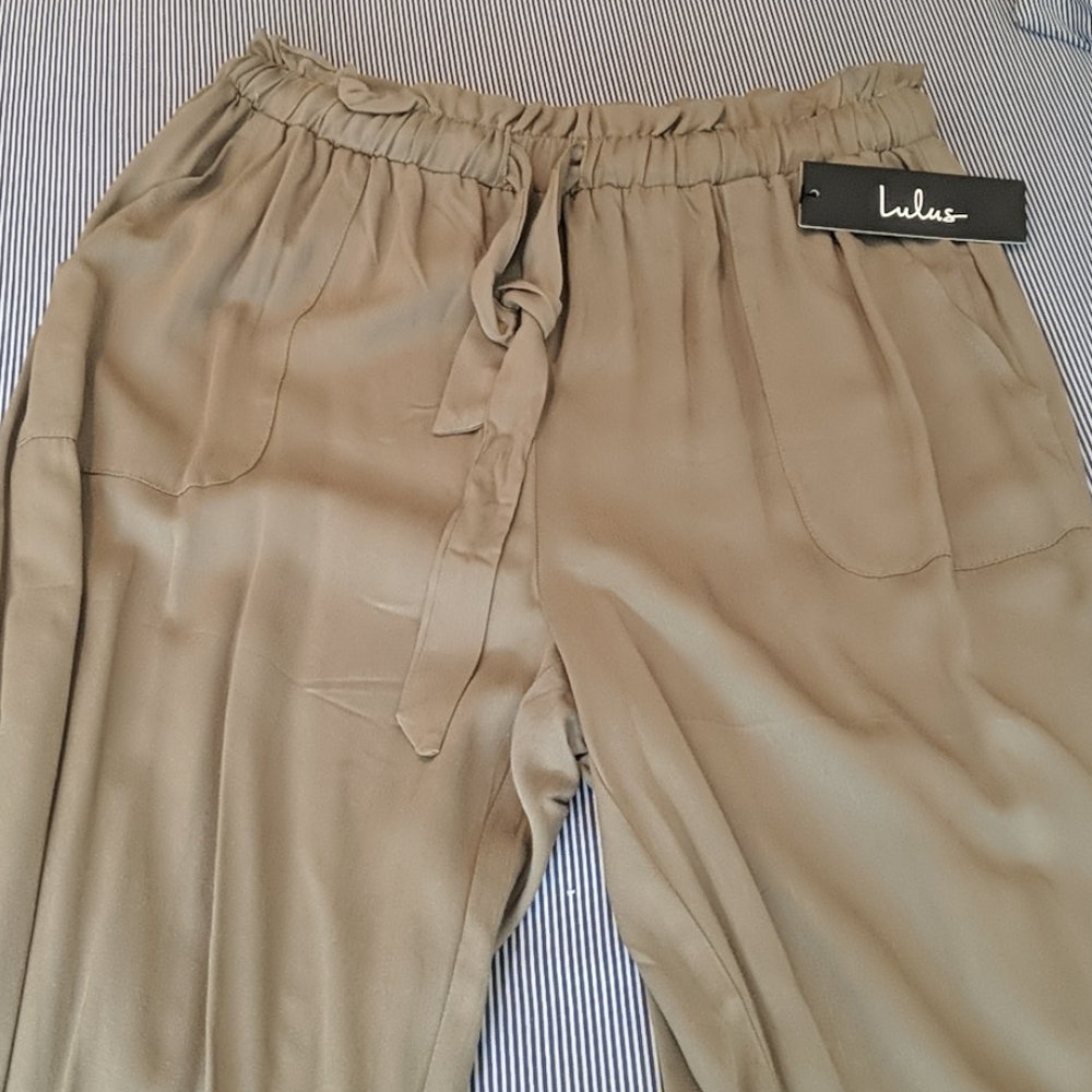 New olive tapered leg Lulu pants
